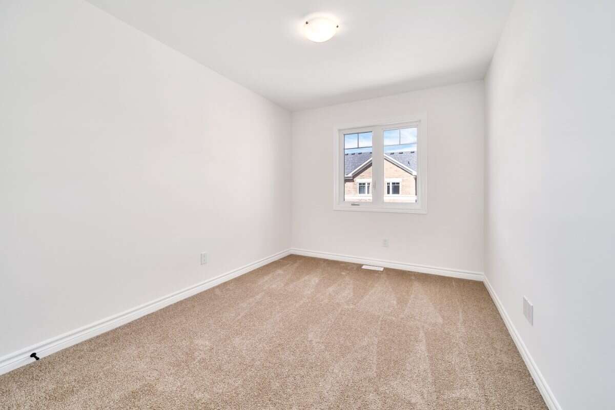 Move-In Ready 3-Bedroom End Unit in Newcastle