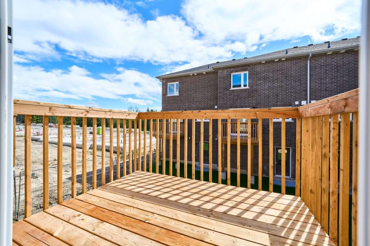 Move-In Ready 3-Bedroom End Unit in Newcastle