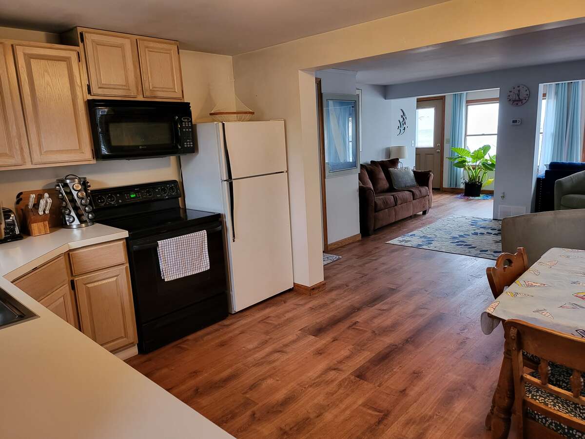 House on Left is 1049 Heritage,  1051 is also available for sale