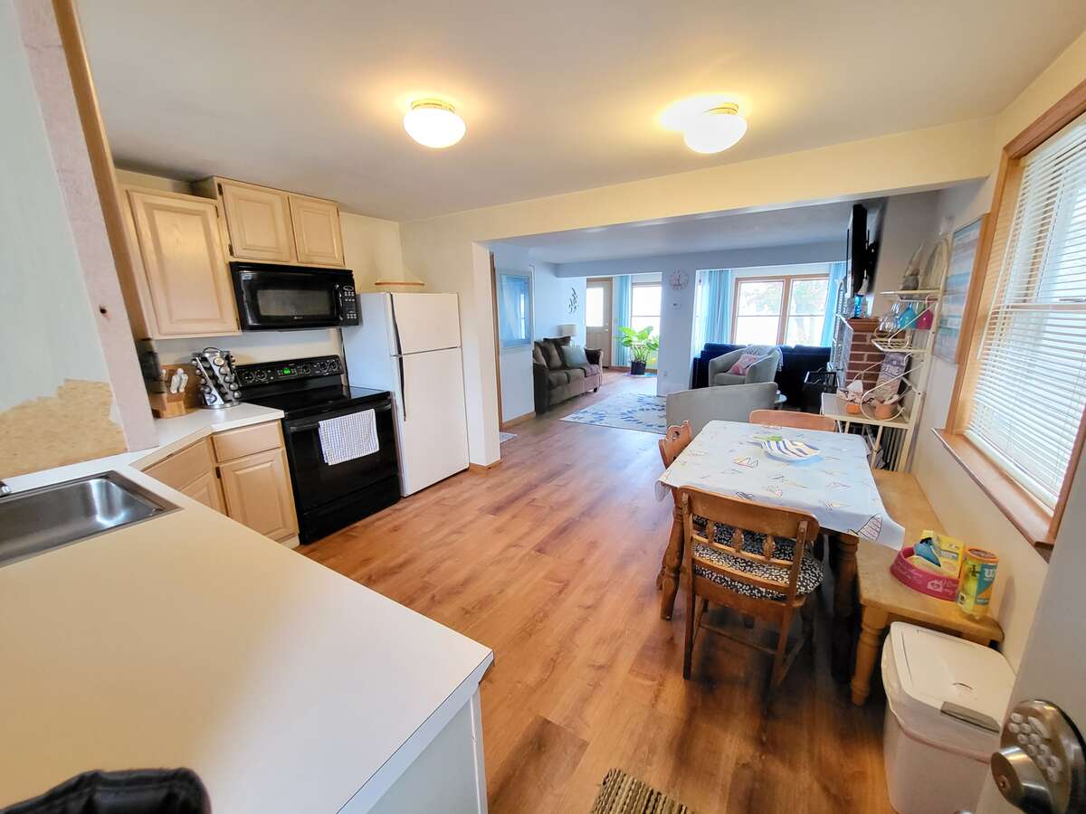 House on Left is 1049 Heritage,  1051 is also available for sale