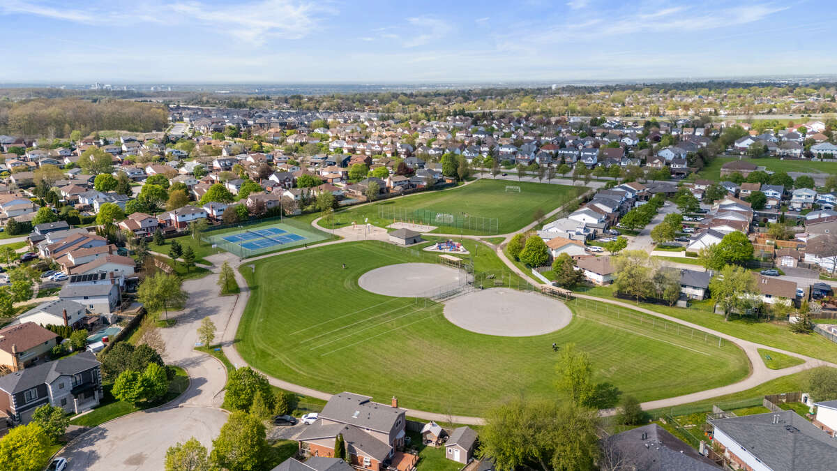 Luxury Meets Convenience Townhomes near Decew Falls