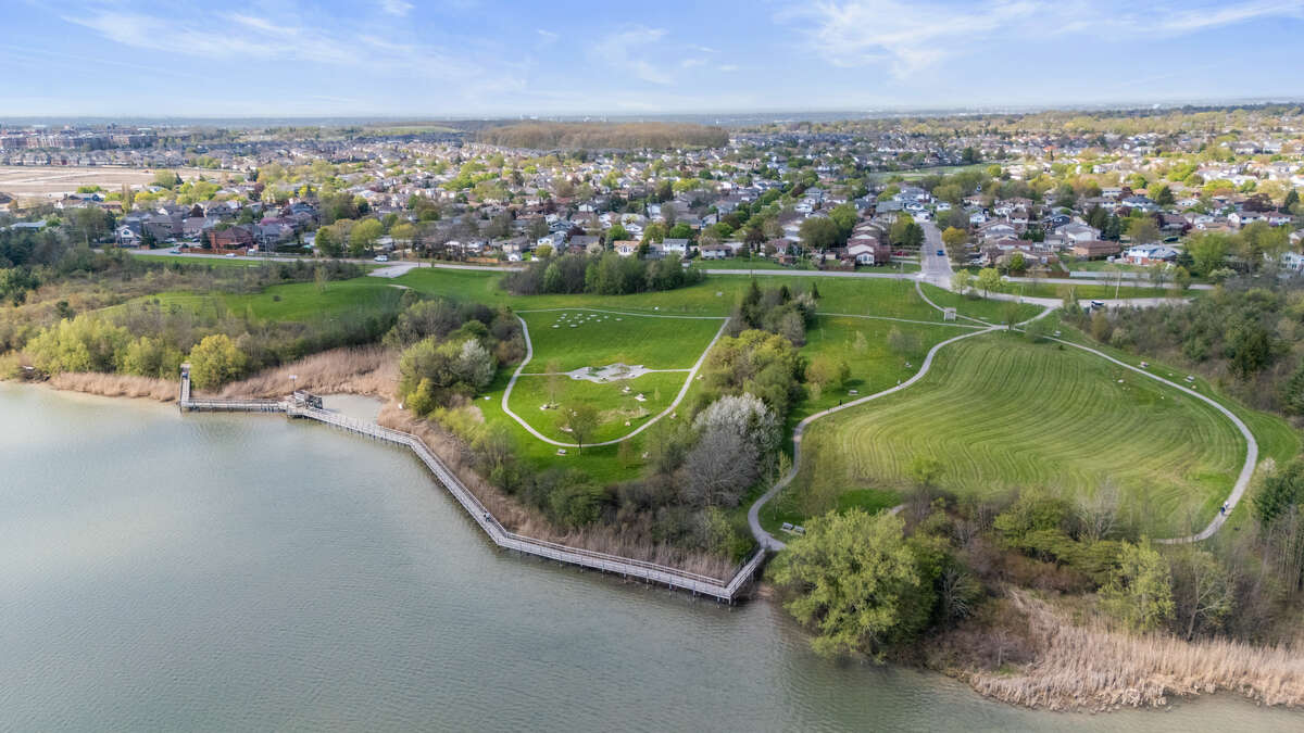 Niagara Townhomes for Sale with Bruce Trail Nearby Homes