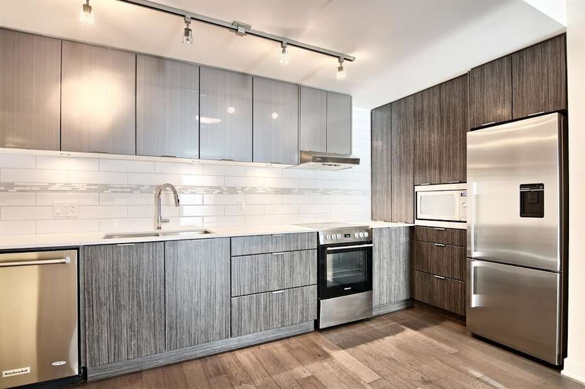 Condo / Apartment For Sale in Calgary, AB - 2 bed, 2 bath