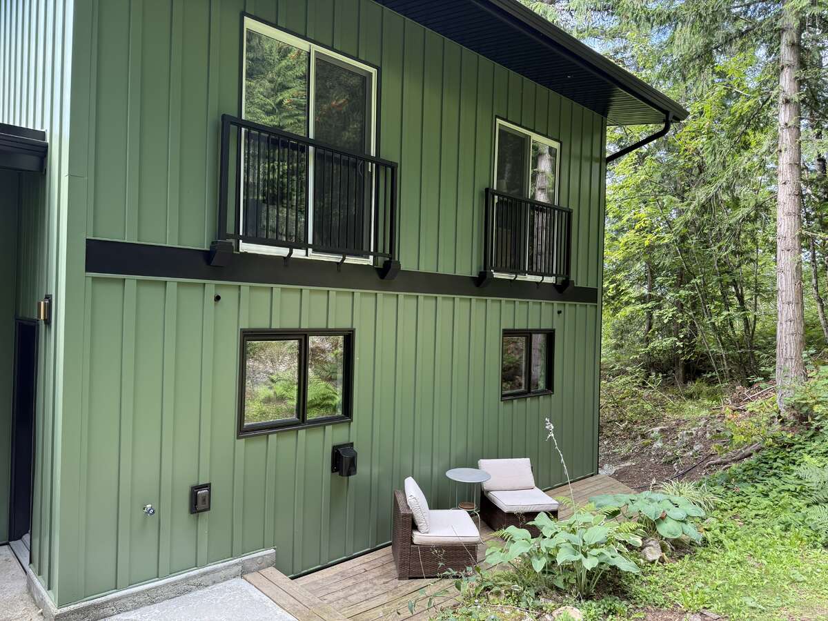 Welcome to 588 Alpine Lane East