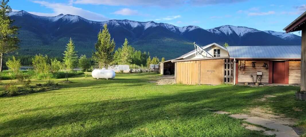 Hobby Farm with acreage