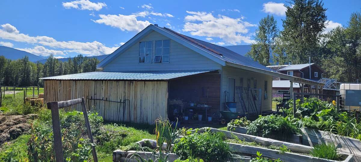 Hobby Farm with acreage