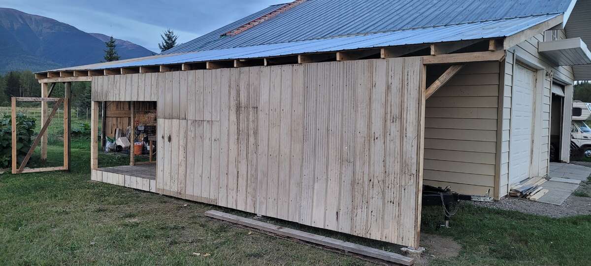 Hobby Farm with acreage