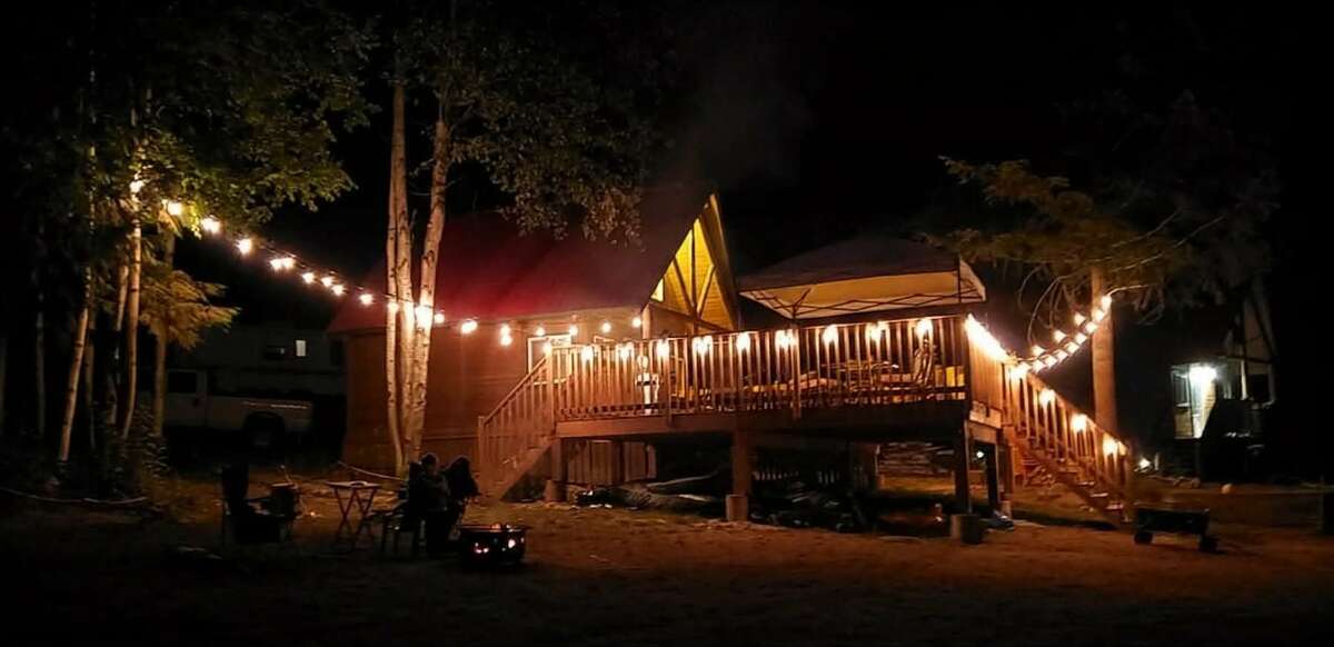 Rustic Log Cabin Retreat at East Barriere Lake