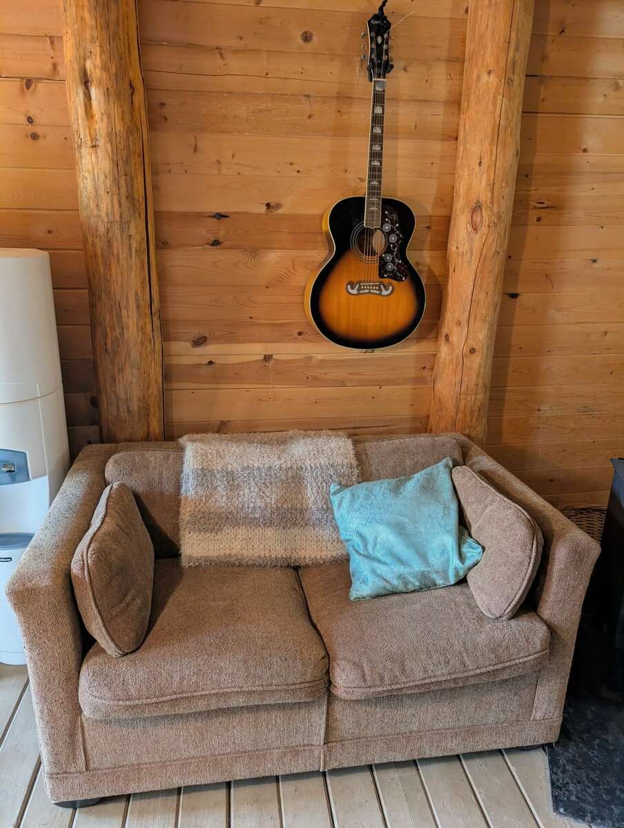 Rustic Log Cabin Retreat at East Barriere Lake