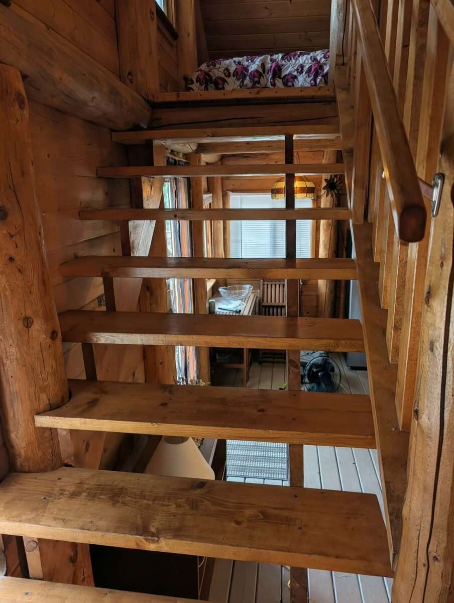 Rustic Log Cabin Retreat at East Barriere Lake