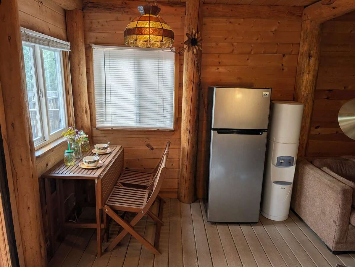 Rustic Log Cabin Retreat at East Barriere Lake