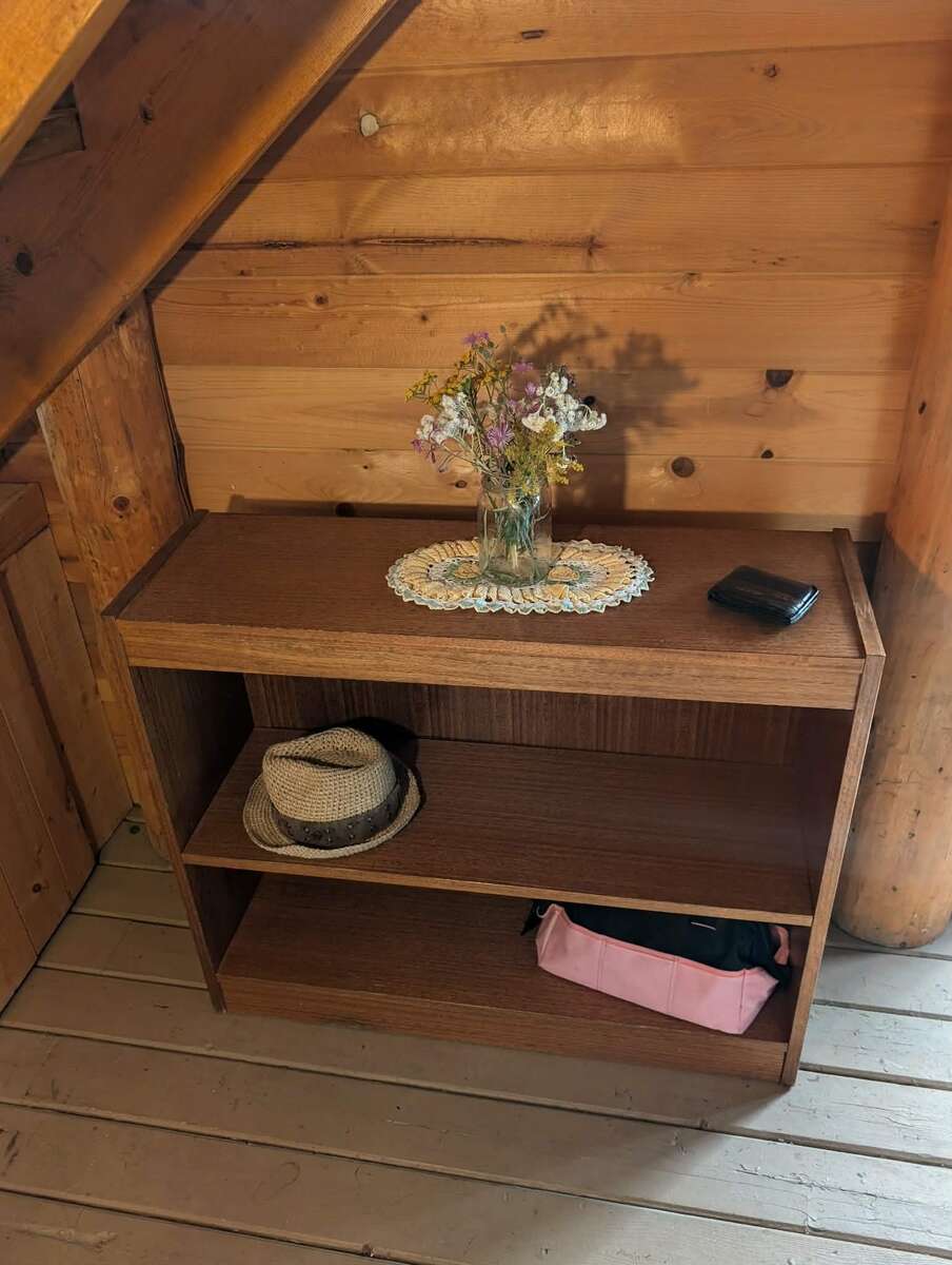 Rustic Log Cabin Retreat at East Barriere Lake