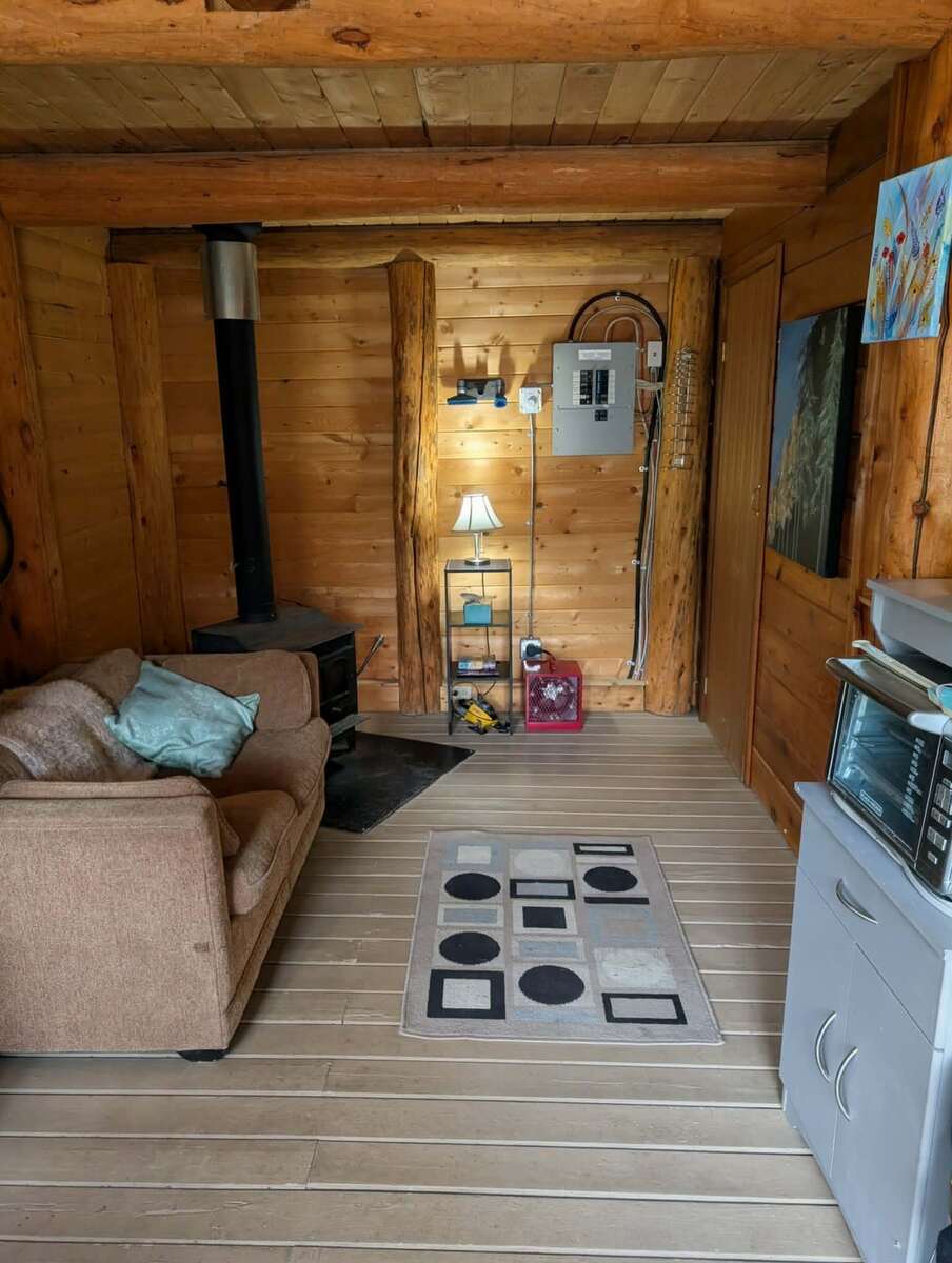 Rustic Log Cabin Retreat at East Barriere Lake