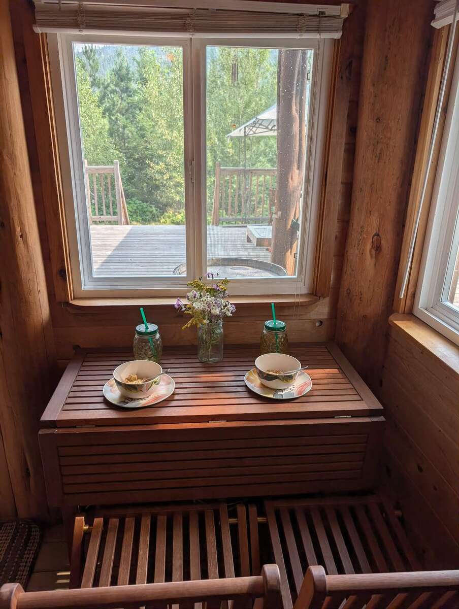 Rustic Log Cabin Retreat at East Barriere Lake