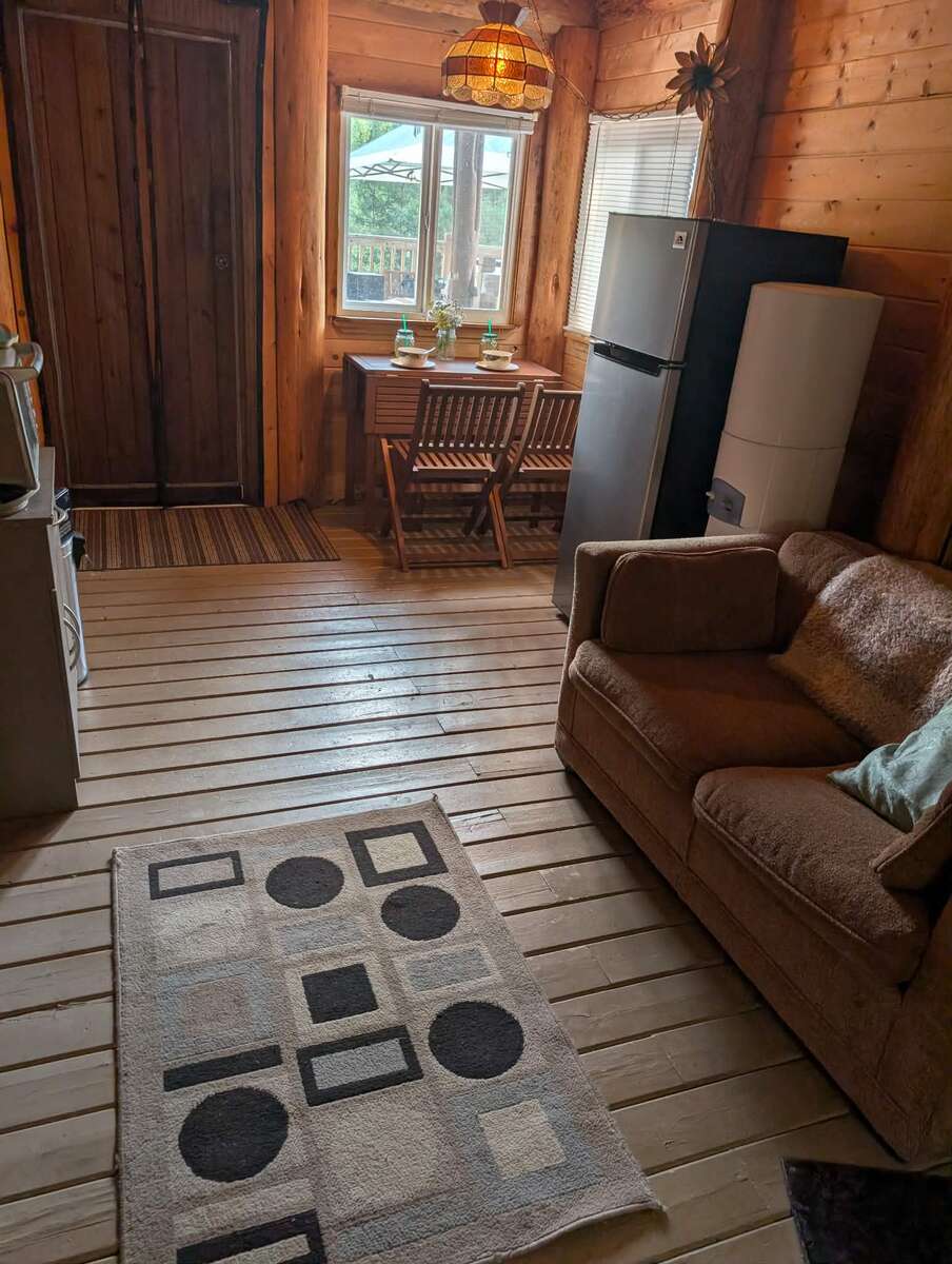 Rustic Log Cabin Retreat at East Barriere Lake