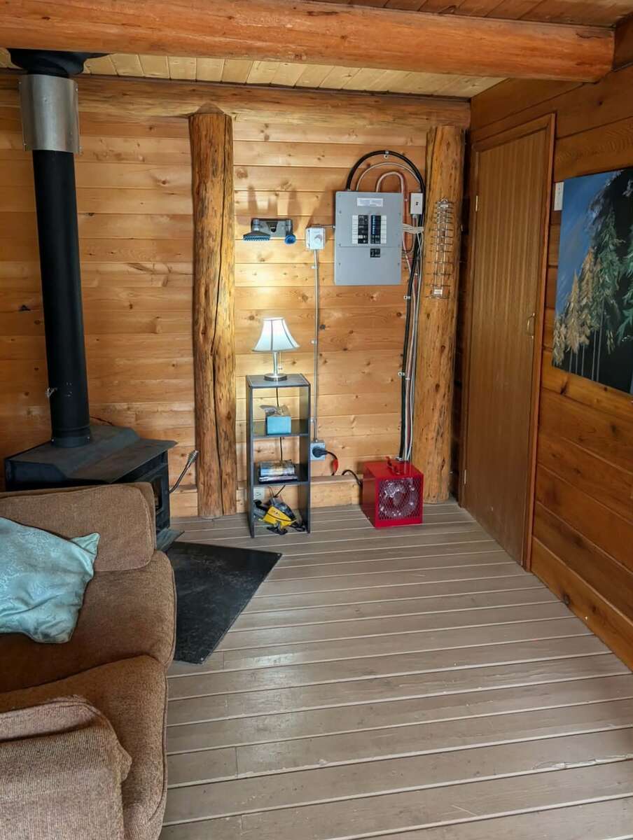 Rustic Log Cabin Retreat at East Barriere Lake