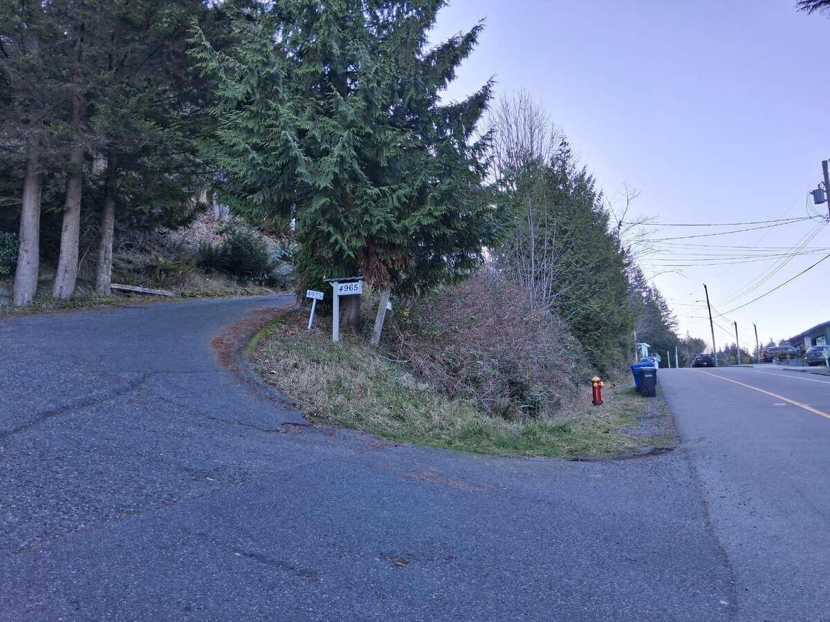 Paved lane onto Laguna