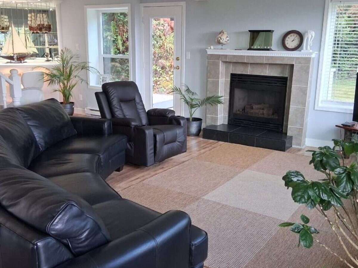 BIG Ocean Views & 3 Decks, 4 Bedroom, 3 Bath 