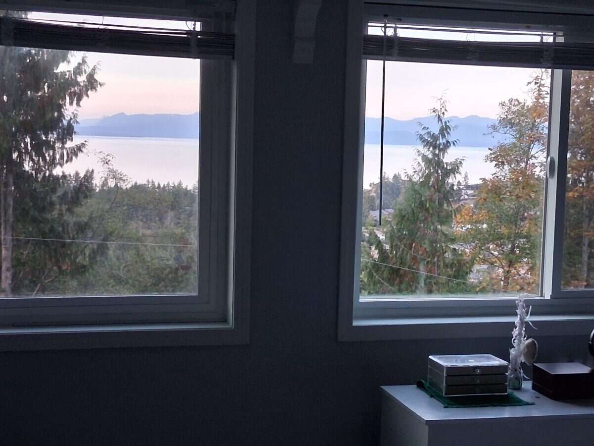 BIG Ocean Views & 3 Decks, 4 Bedroom, 3 Bath 