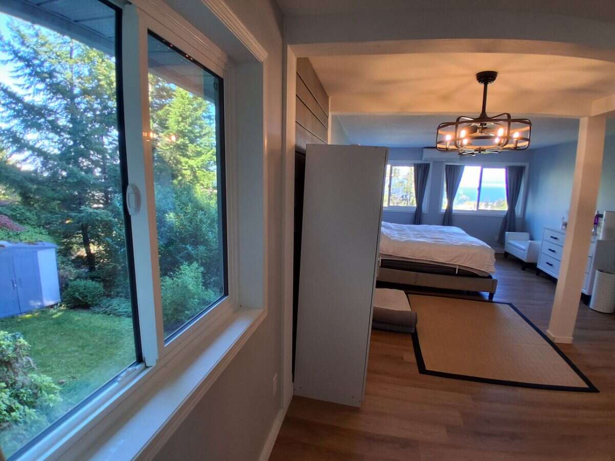 BIG Ocean Views & 3 Decks, 4 Bedroom, 3 Bath 