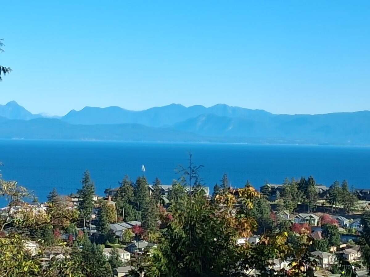BIG Ocean Views & 3 Decks, 4 Bedroom, 3 Bath 