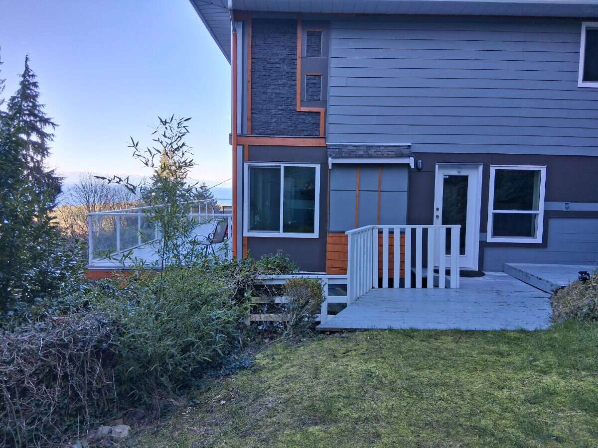 BIG Ocean Views & 3 Decks, 4 Bedroom, 3 Bath 