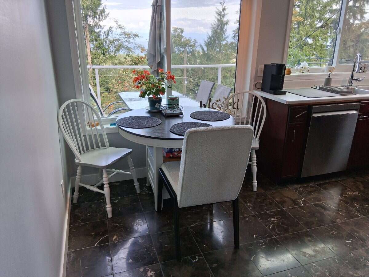 BIG Ocean Views & 3 Decks, 4 Bedroom, 3 Bath 