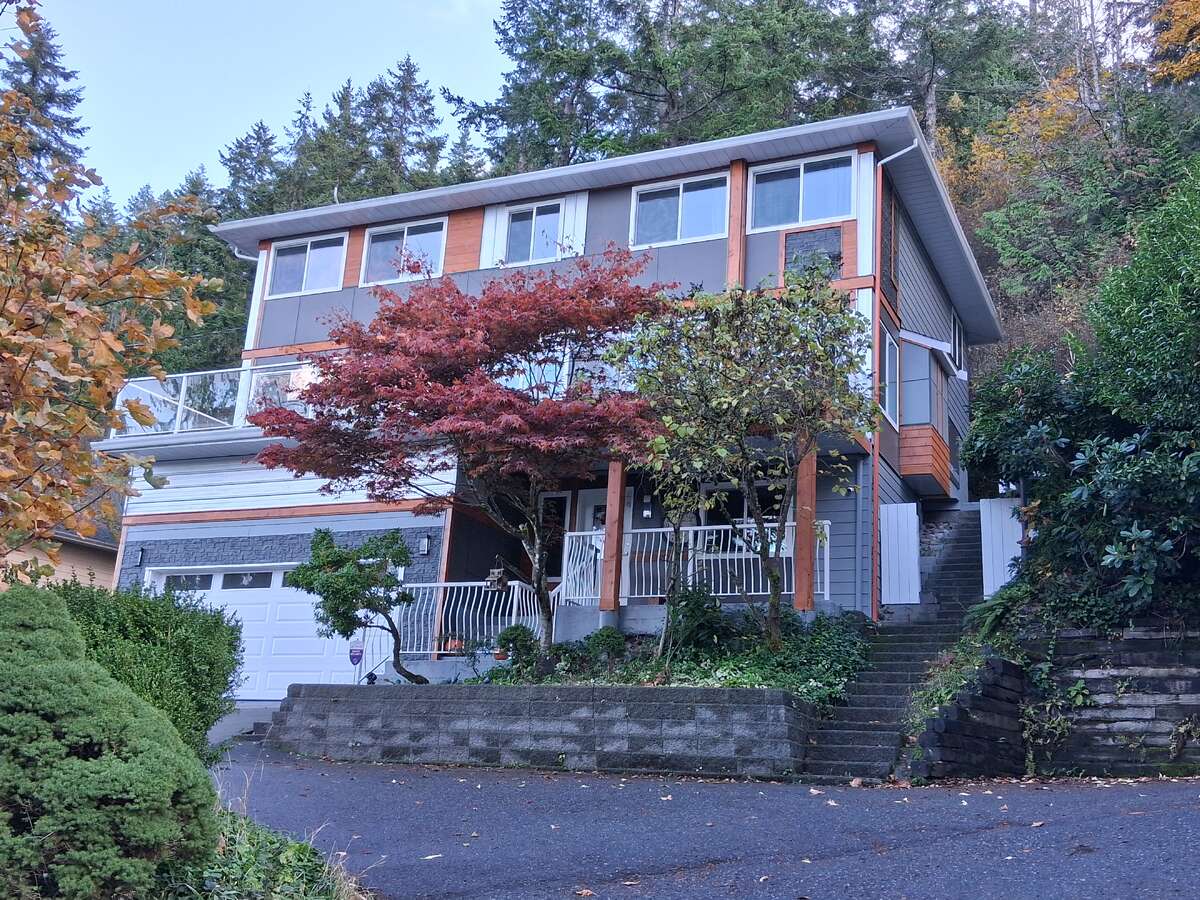 A Forest of Lush Flowering trees & bushes all spring & summer