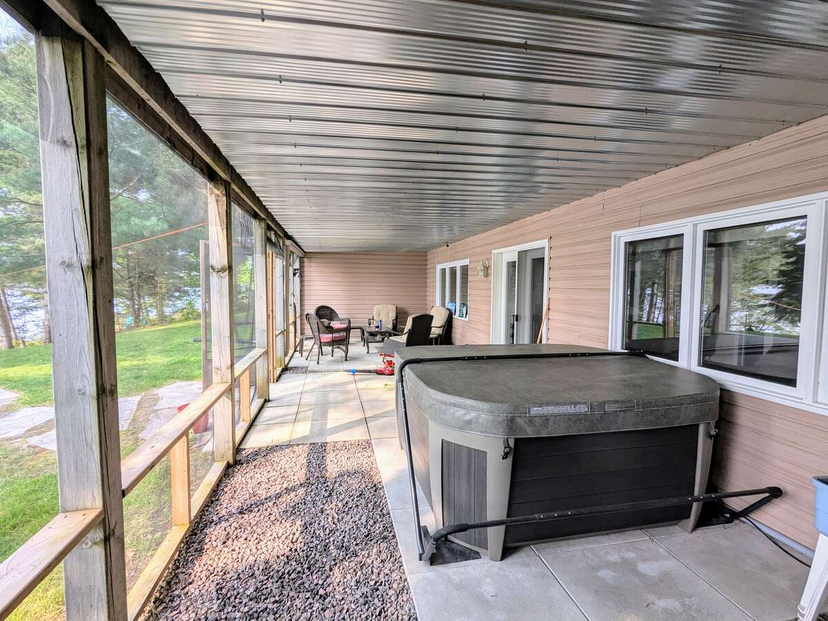 Screened-in porch below deck
