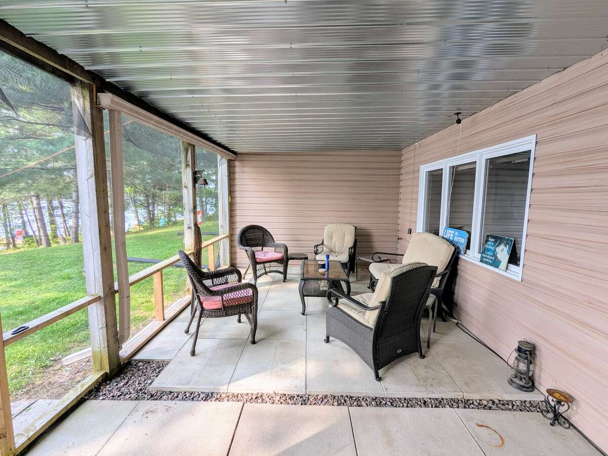 Screened-in porch below deck