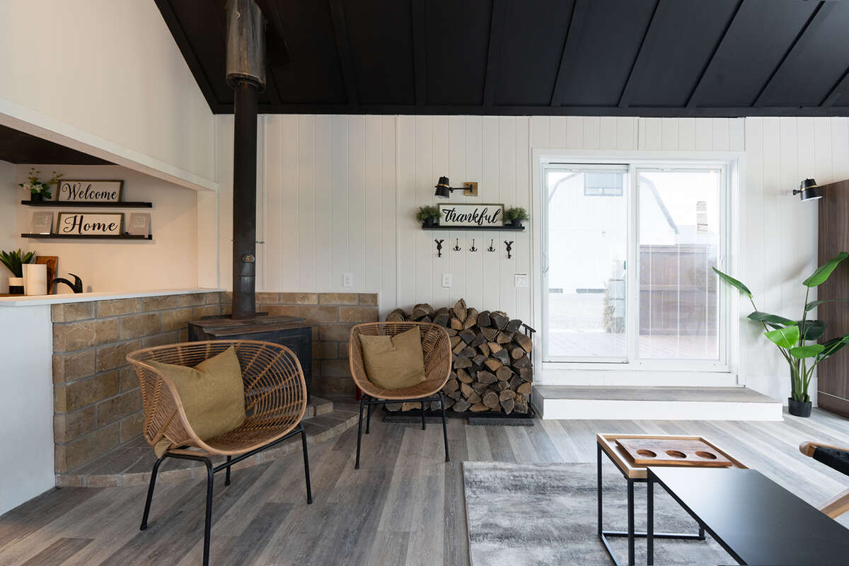 Private guest house/retreat/office: wood burning fireplace and fource air heating