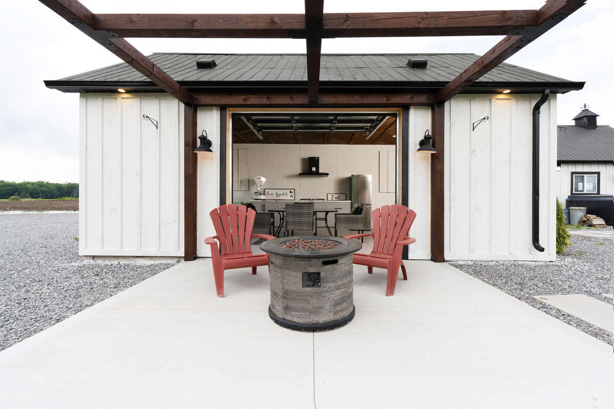 Events, family gatherings for summer, weddings, corporate, furniture & appliances included