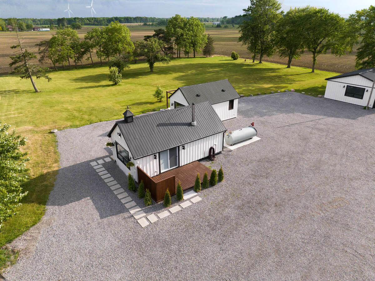 Private guest house/retreat/office and Cabana with the 3-car garage in the back