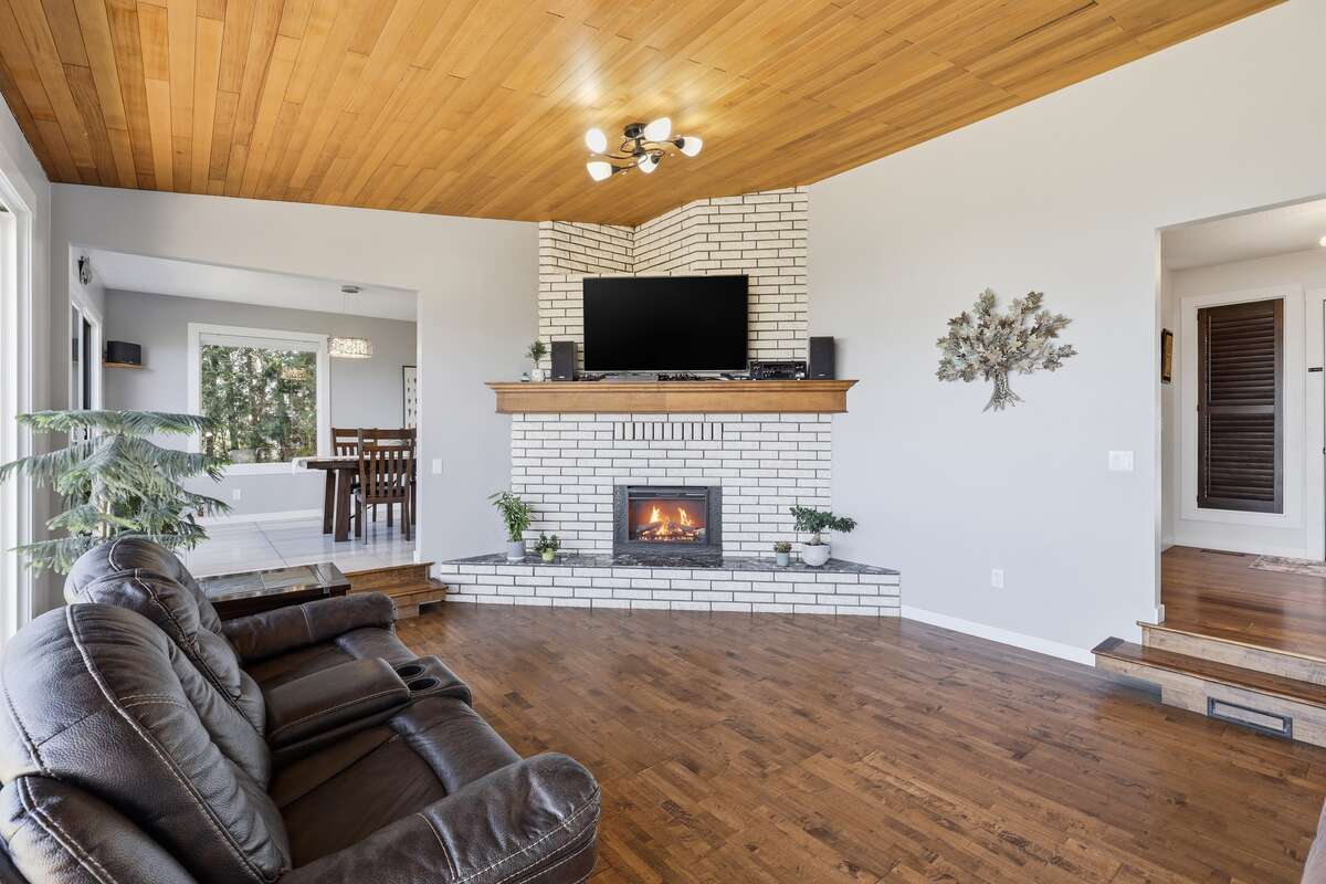 Beautiful Upper Sahali home with stunning views