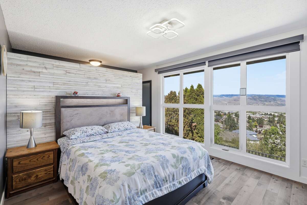 Beautiful Upper Sahali home with stunning views