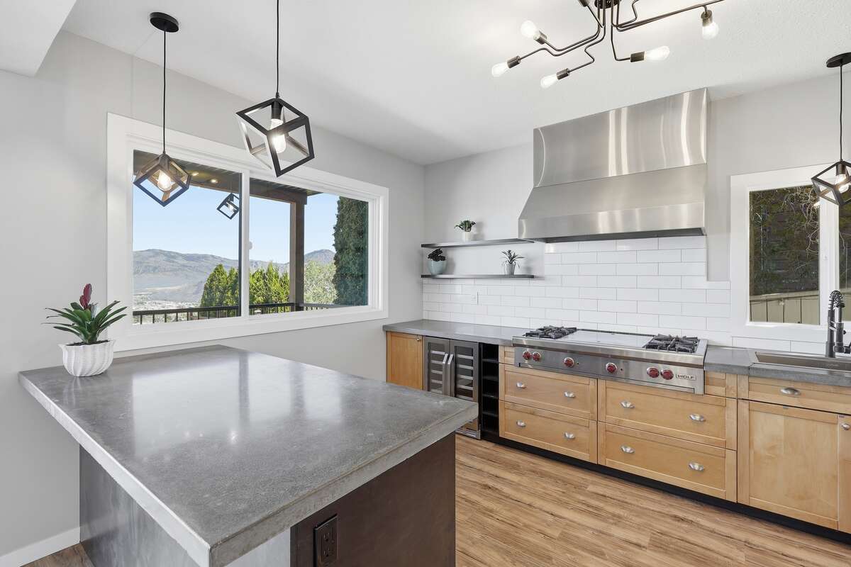 Beautiful Upper Sahali home with stunning views