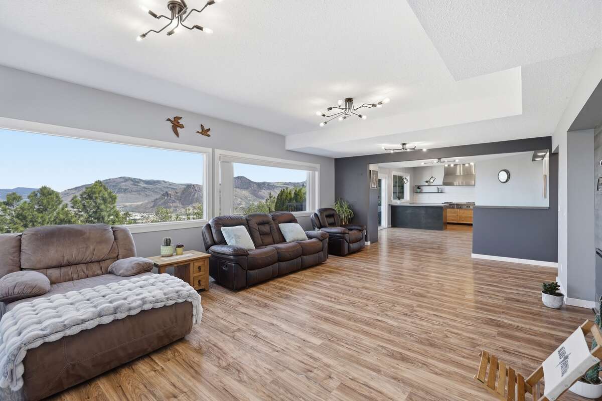 Beautiful Upper Sahali home with stunning views