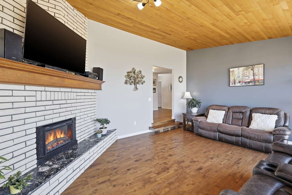 Beautiful Upper Sahali home with stunning views