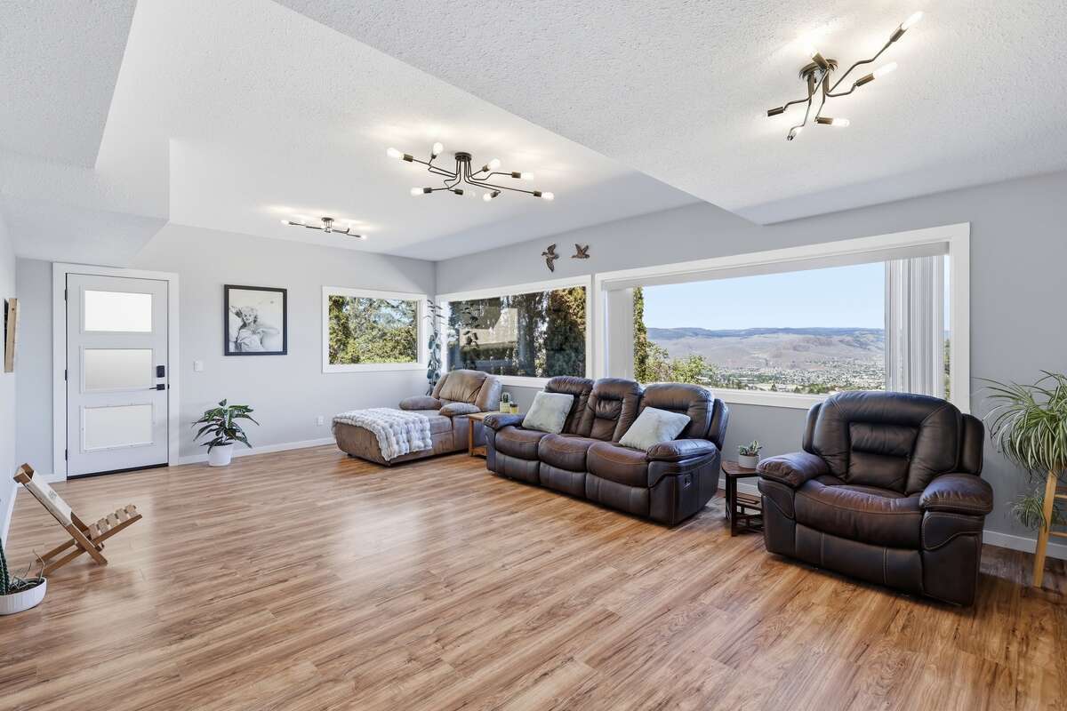 Beautiful Upper Sahali home with stunning views