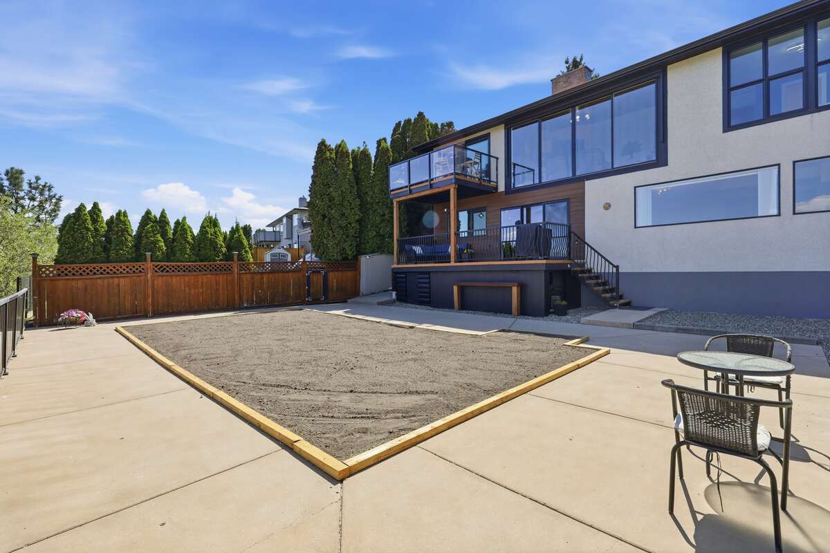 Beautiful Upper Sahali home with stunning views