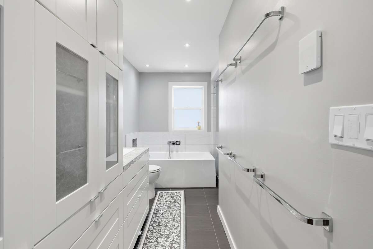 Beautiful Upper Sahali home with stunning views