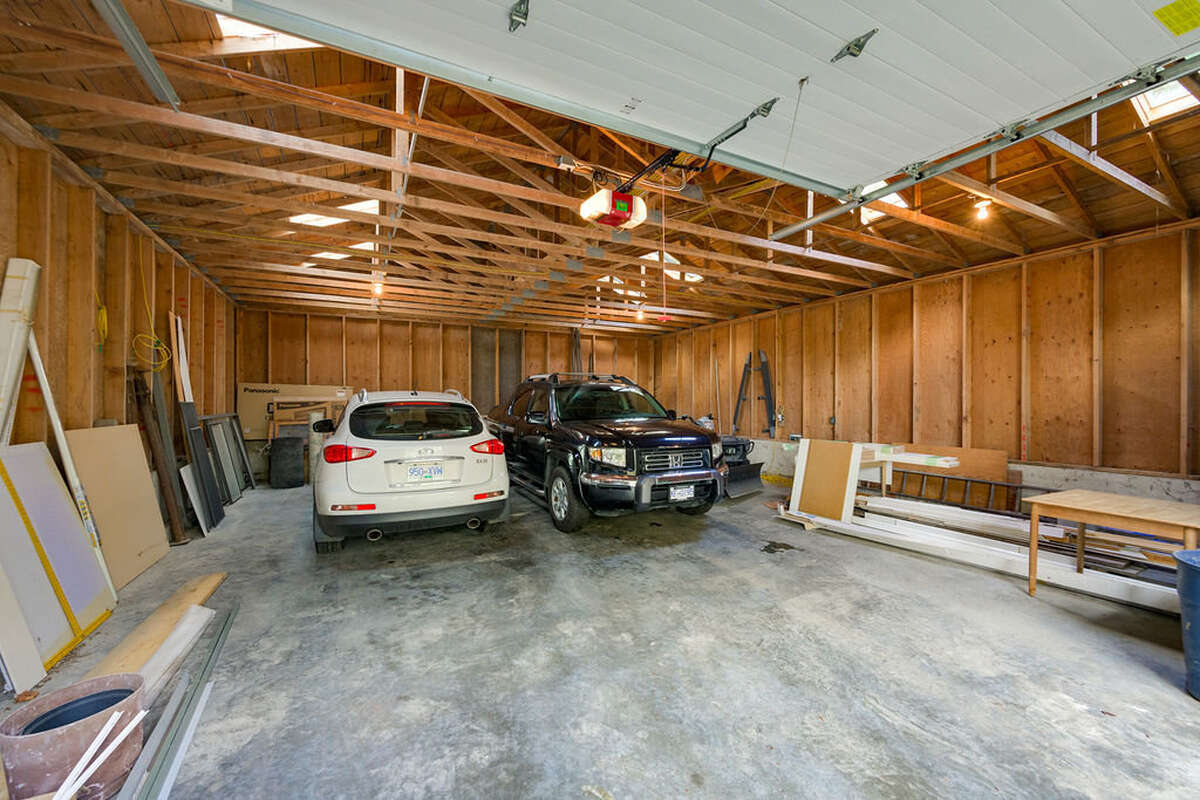1,148 square feet - large enough for six cars or a serious shop or home business