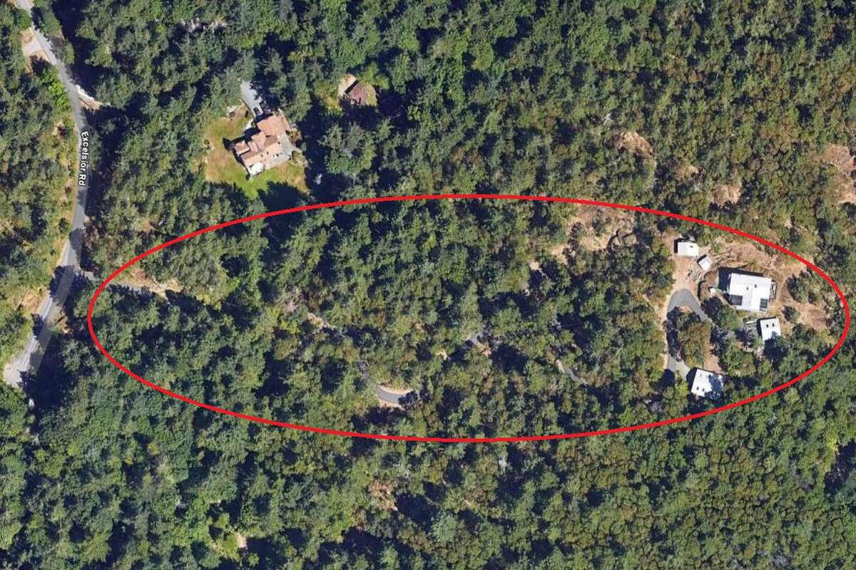 Location of the buildings on the lot