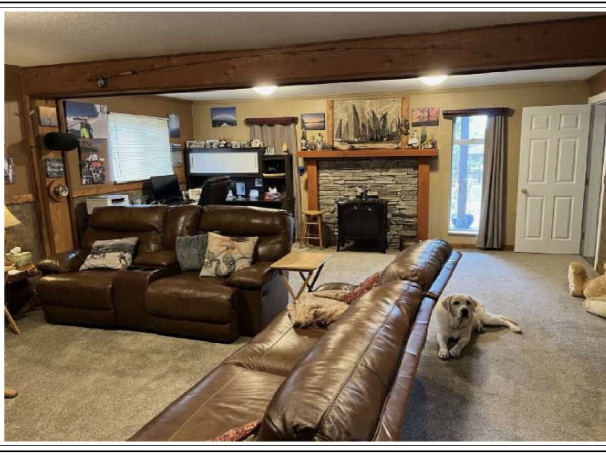 family room w/gas stove