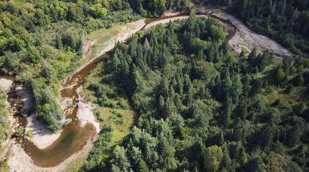 Over 1700 ft of river frontage