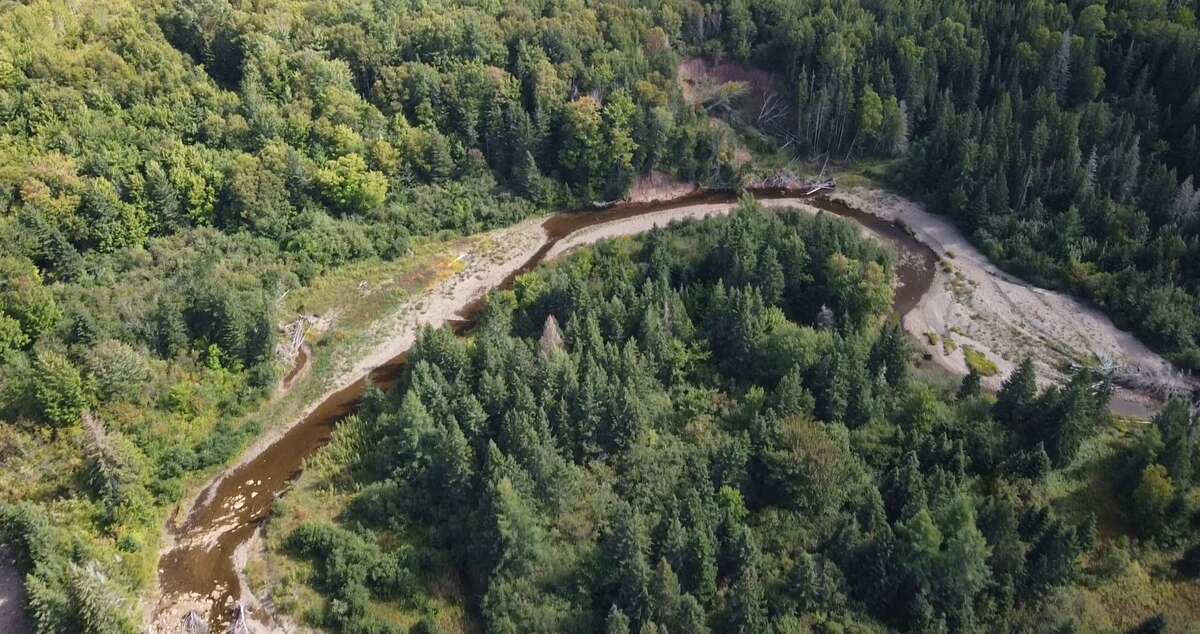 Over 1700 ft of river frontage