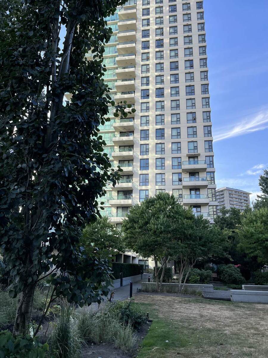 Apartment For Sale in Burnaby, BC - 1 bed, 1 bath