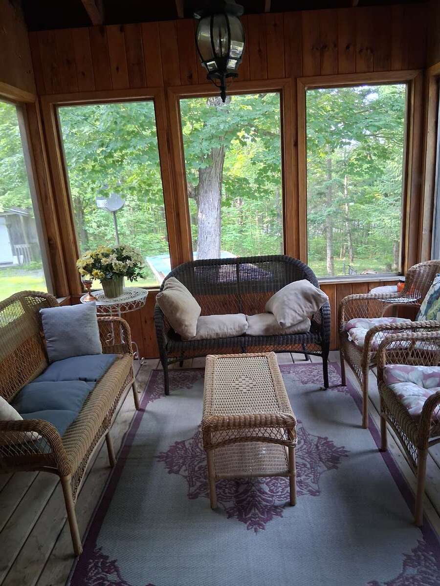My family and friends spend alot of time in the Muskoka room when they are here..