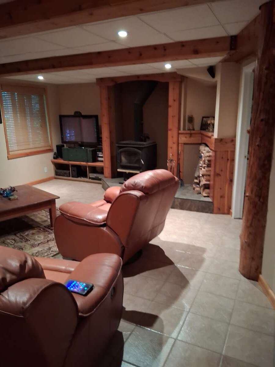 There is a reclining couch, love seat and single seat!