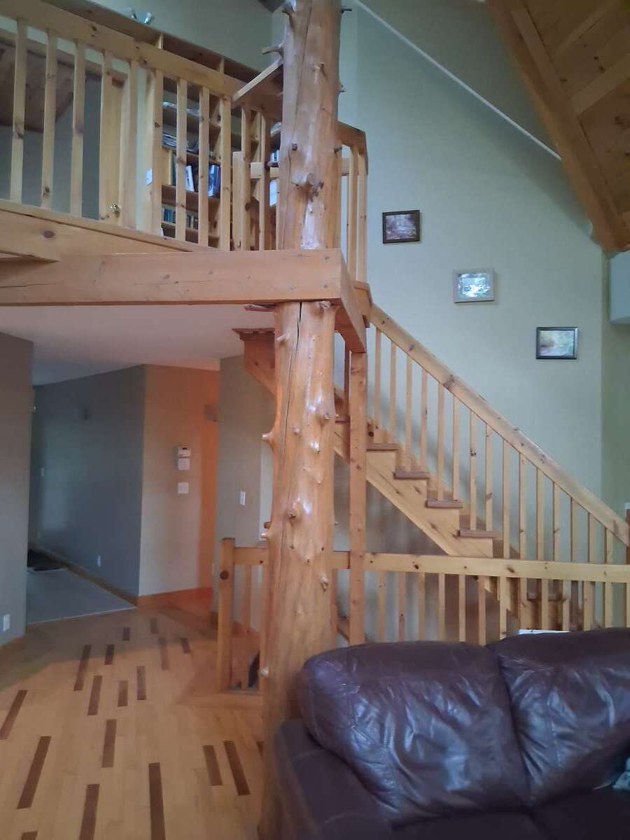 Yes there is a tree in the middle of the house!